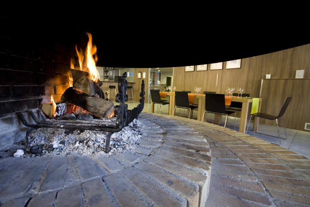 Hotel Y Apartamentos Snoe Исаба Экстерьер фото