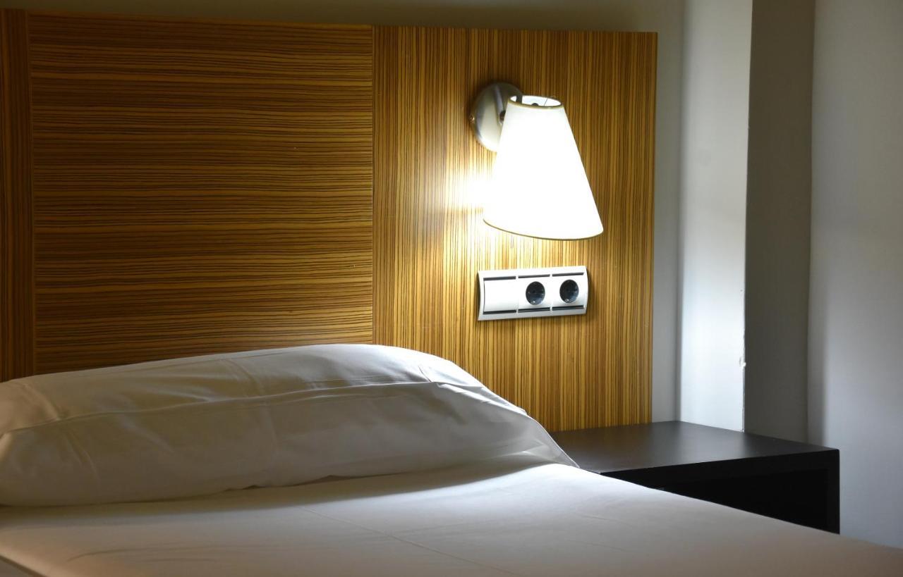 Hotel Y Apartamentos Snoe Исаба Экстерьер фото