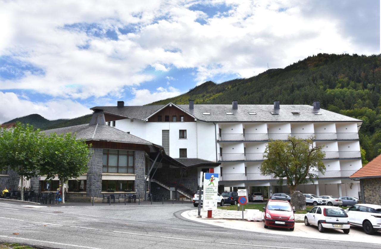 Hotel Y Apartamentos Snoe Исаба Экстерьер фото