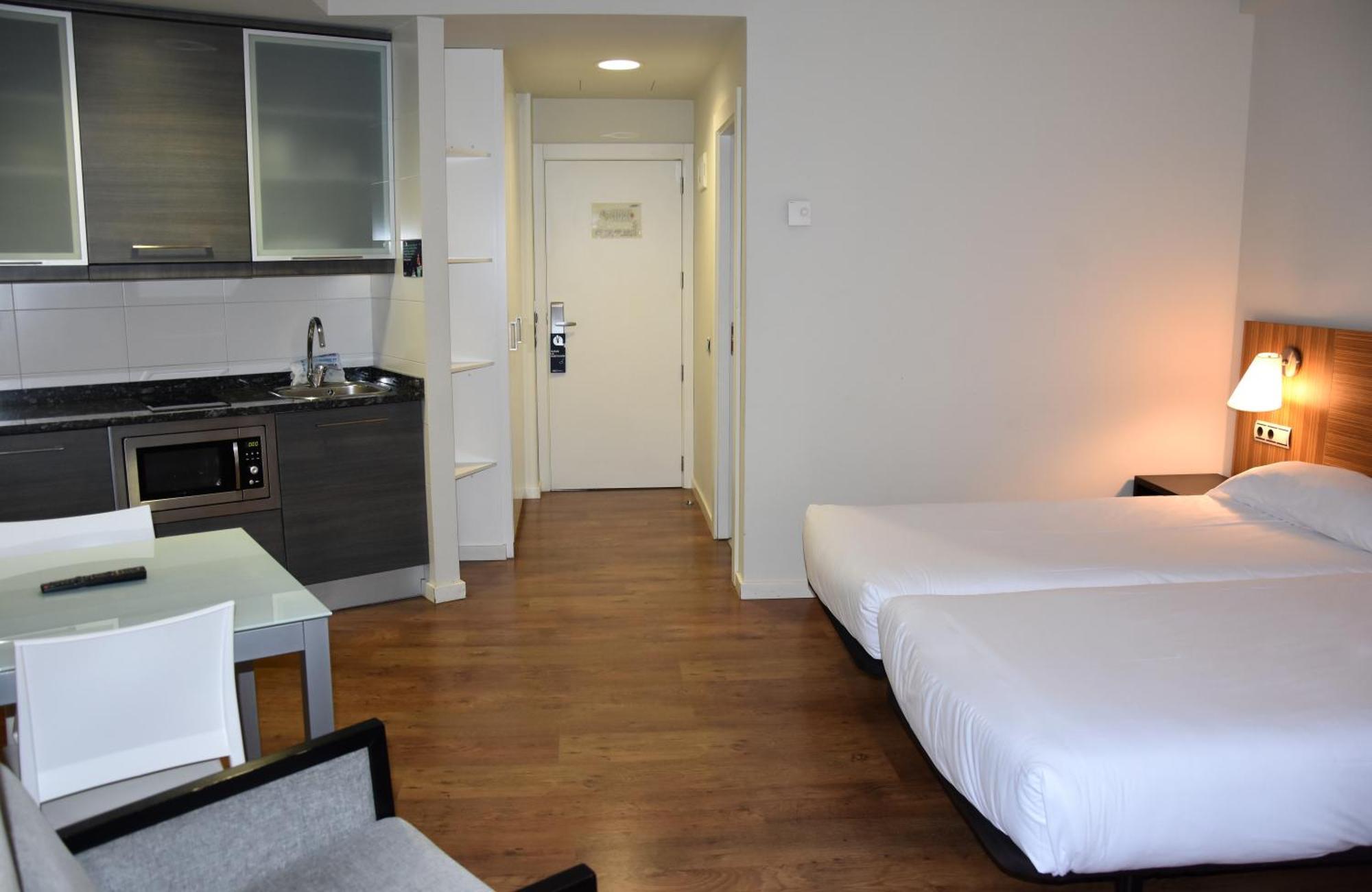 Hotel Y Apartamentos Snoe Исаба Экстерьер фото