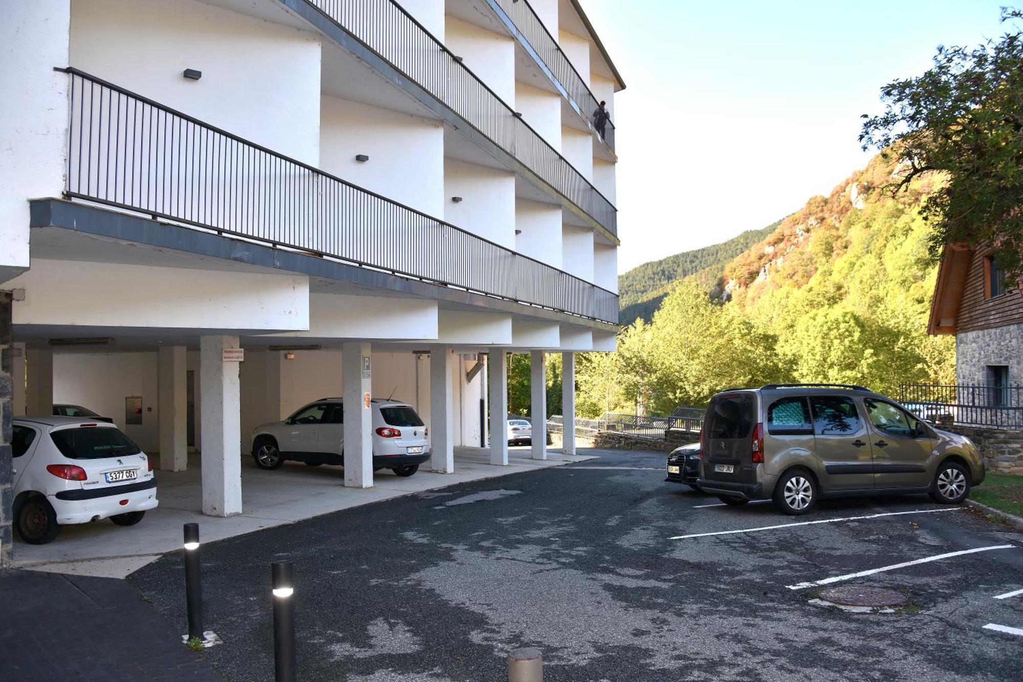 Hotel Y Apartamentos Snoe Исаба Экстерьер фото