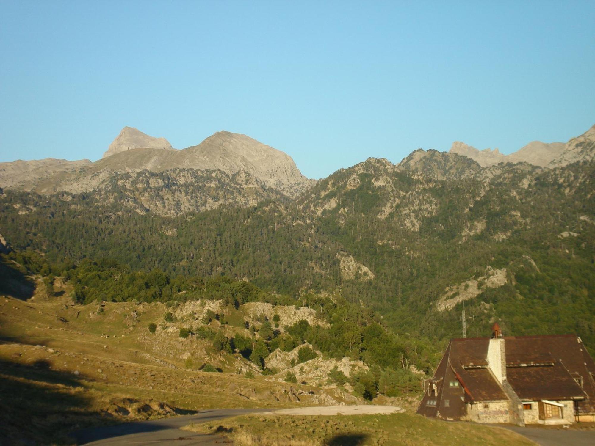 Hotel Y Apartamentos Snoe Исаба Экстерьер фото