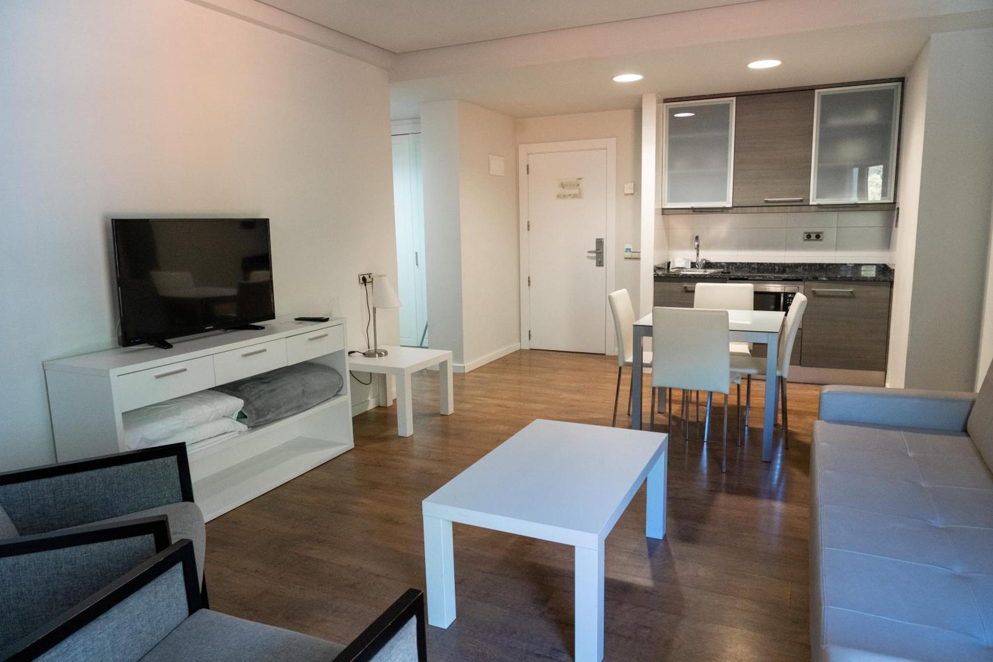 Hotel Y Apartamentos Snoe Исаба Экстерьер фото