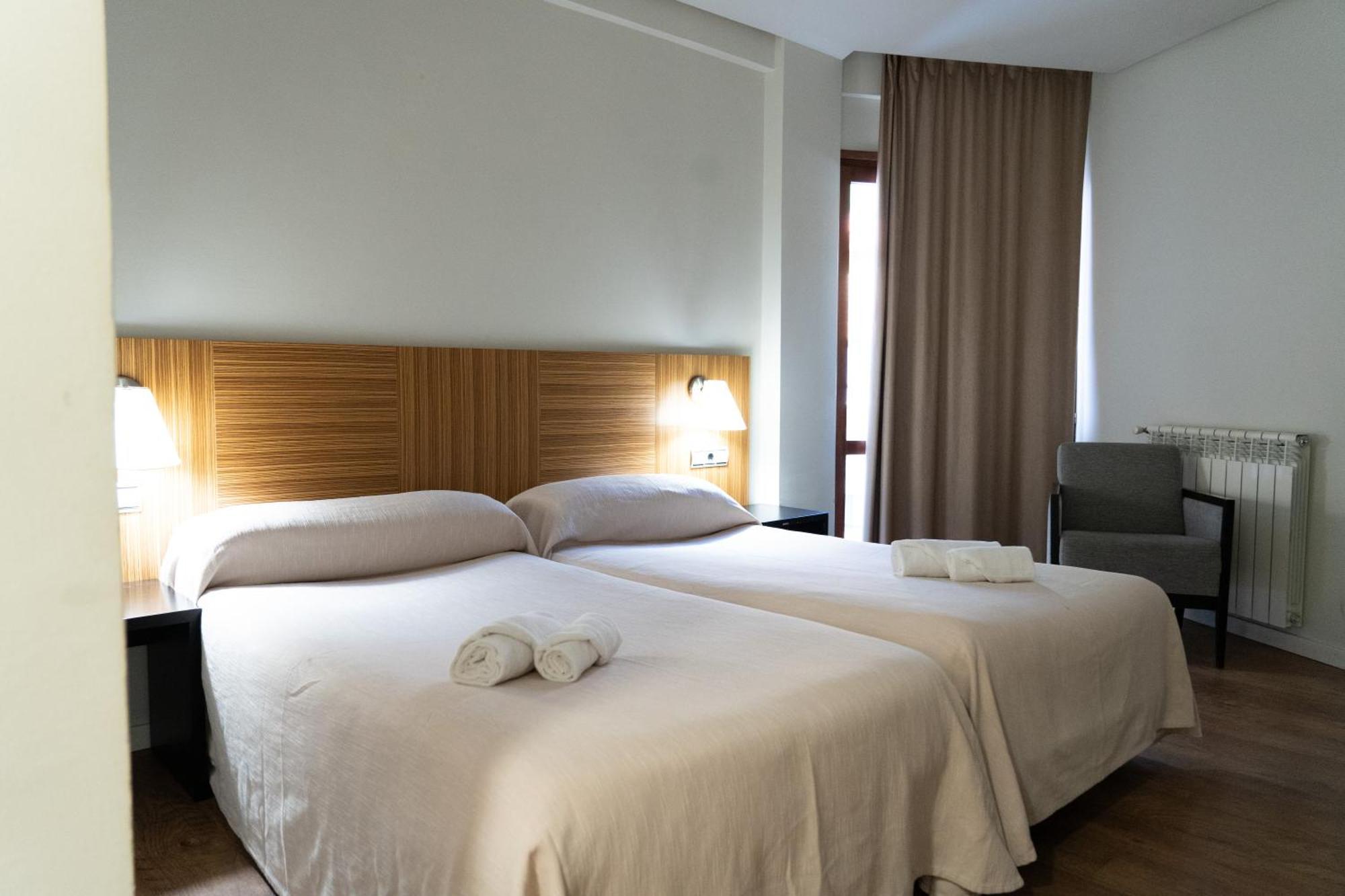 Hotel Y Apartamentos Snoe Исаба Экстерьер фото