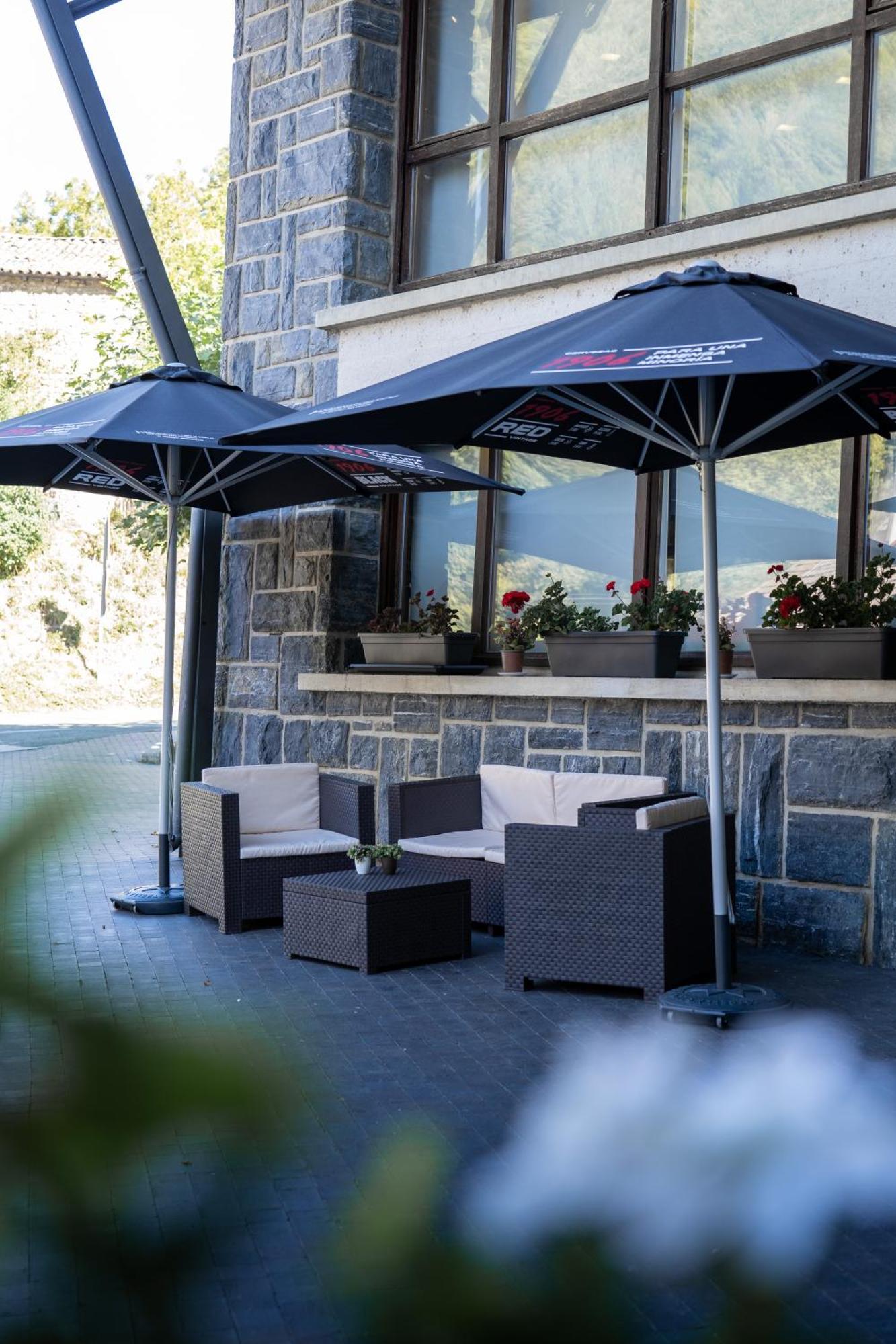 Hotel Y Apartamentos Snoe Исаба Экстерьер фото