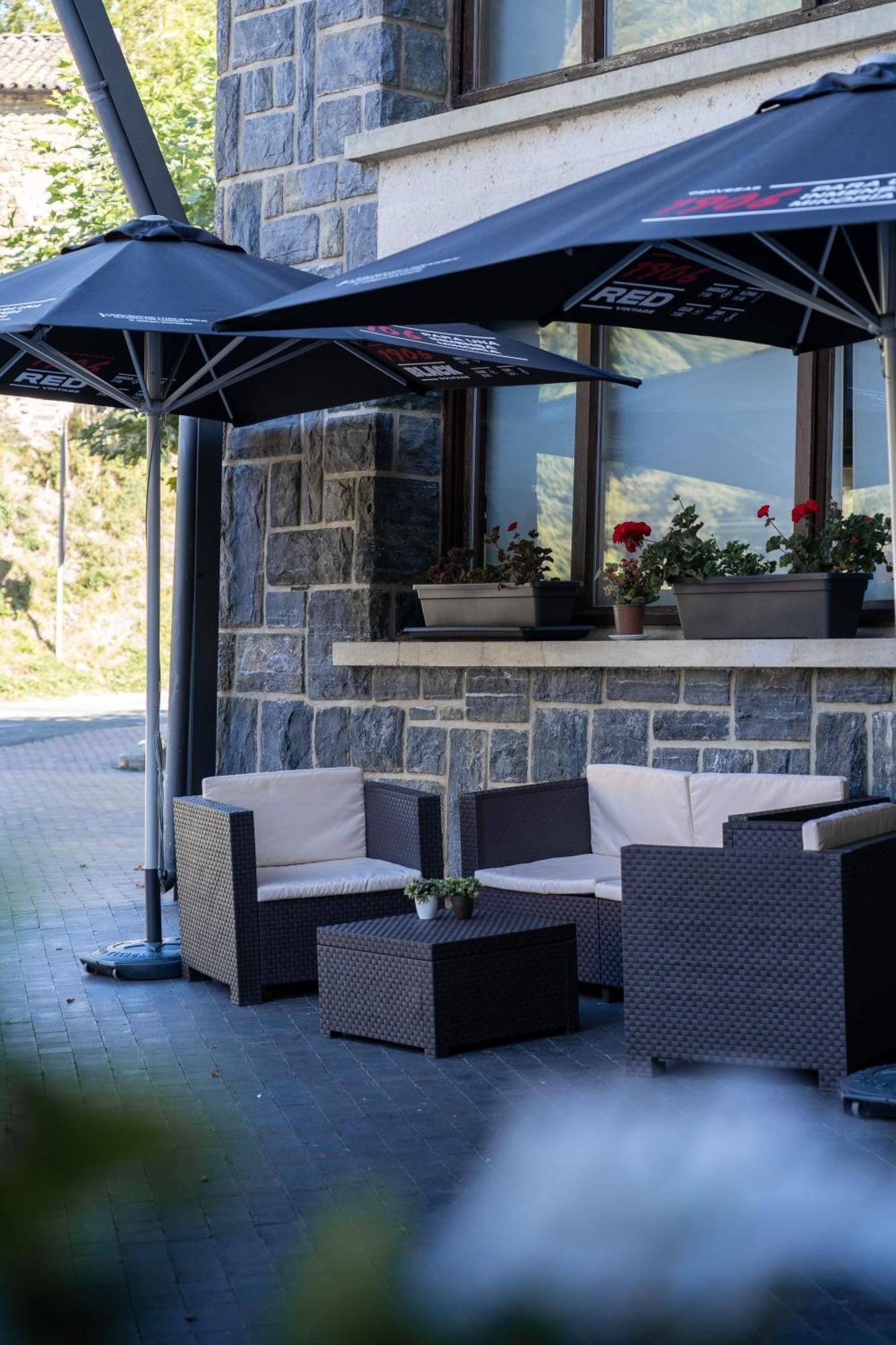 Hotel Y Apartamentos Snoe Исаба Экстерьер фото